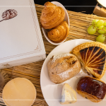 來自彰化的法式傳統麵包店—LA BASE BAKERY，以法國歷史悠久的傳統手法製作，回歸麵包最簡單的狀態，致贈竹北家族，共同感受這份初心。