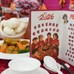 10天份的年菜，由營養師搭配，包含全穀雜糧類、豆魚蛋肉類、蔬菜類、乳品類等，顧及長輩所需要的營養。