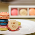 致上由法國甜點師傅經營品牌 ＃Habibi_macaron，研發出減糖20%，並結合台灣在地特有食材，在這感恩季節，與新業家人分享。