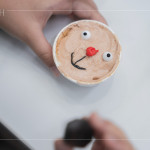 透過簡單的配件與顏色，跟著Connie老師的步驟，組裝出充滿童趣的杯子蛋糕，猜猜看最後成品是什麼呢?