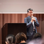 新業建設邱正光副總經理帶領新業職人團隊，透過說明會與住戶對話，展現公司對客戶溝通的高度重視與責任感。
